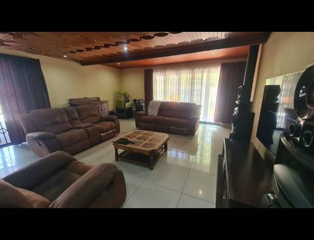 4 BEDROOM HOUSE TO LET IN SUNSET PARK